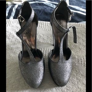 Silver Platform shoes heels size 6-CAN BE FREE GIFT WITH PURCHASE FROM MY CLOSET